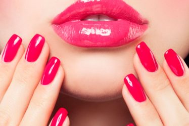 fazer as unhas sozinha em casa