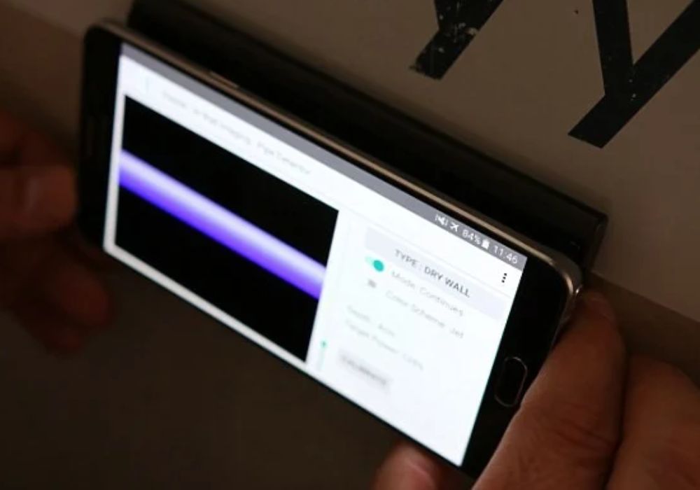 Veja os canos na parede usando o celular