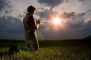 Solicite uma oração 24 horas por dia via celular